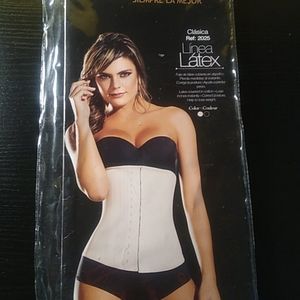 Ann Chery corset